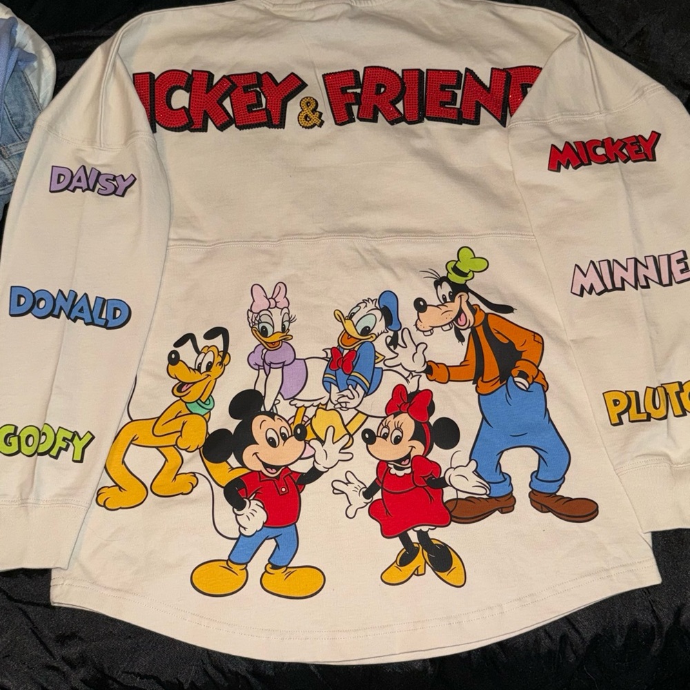 RARE Disney’s Mickey & Friends Bedazzled Crewneck Cream Colored Shirt!❣️🐭 NWT! 🔖